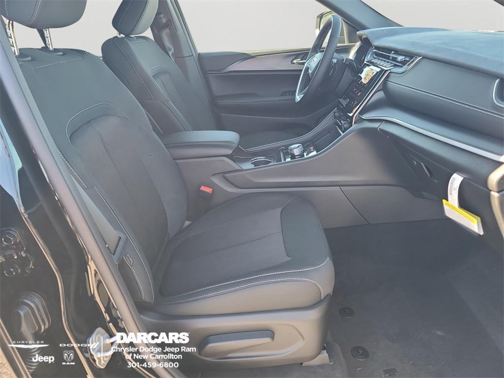 new 2025 Jeep Grand Cherokee car, priced at $39,995