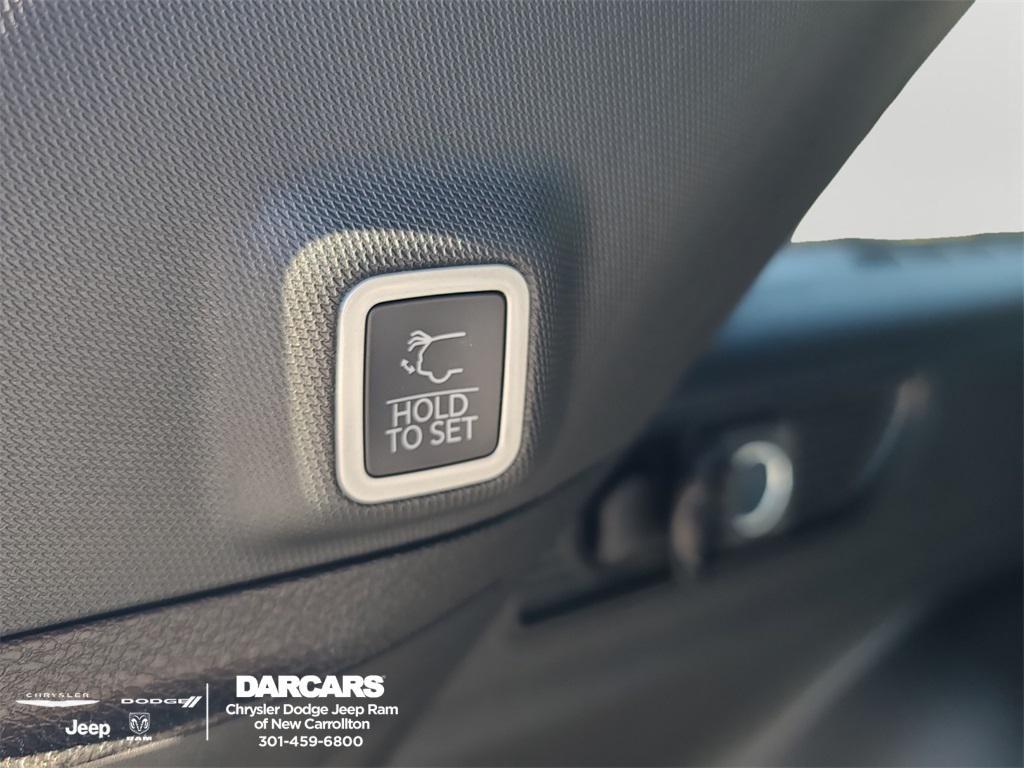 new 2025 Jeep Grand Cherokee car, priced at $39,995