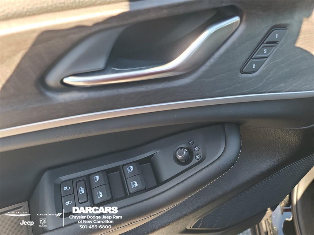 new 2025 Jeep Grand Cherokee car, priced at $44,995