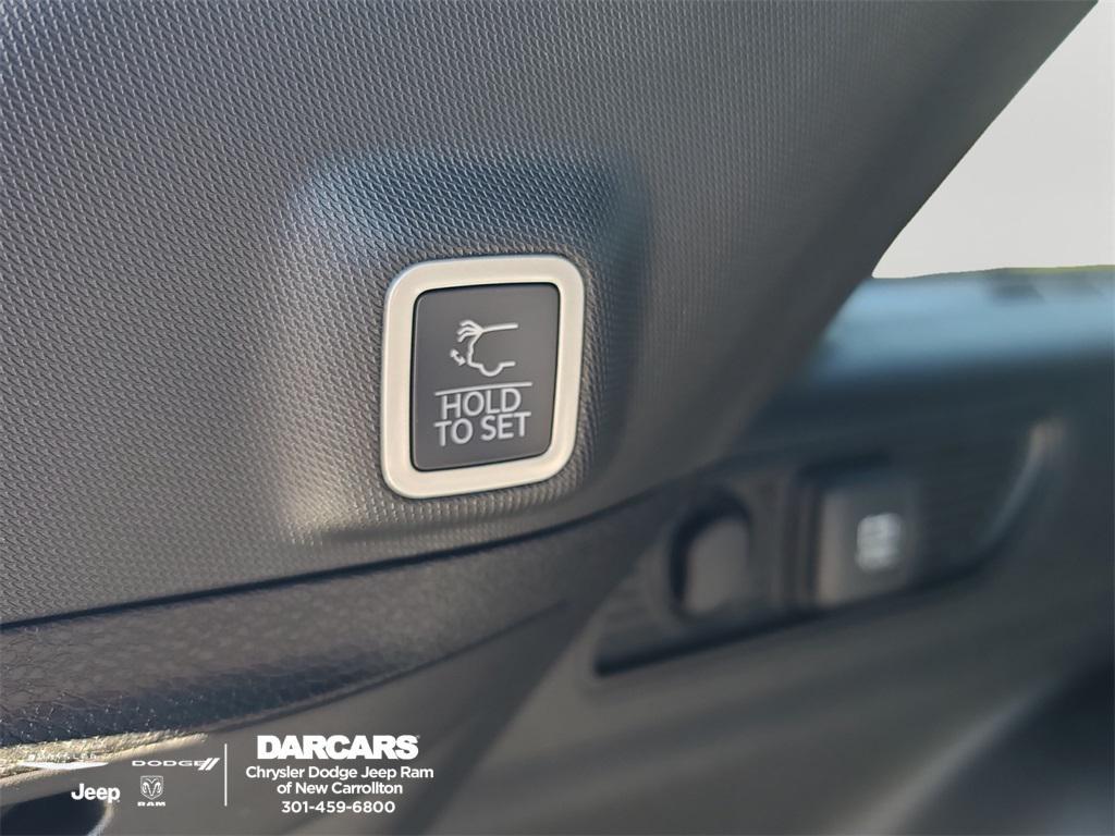 new 2025 Jeep Grand Cherokee car, priced at $44,995