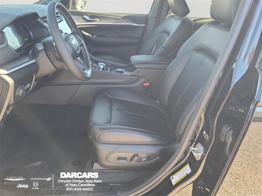 new 2025 Jeep Grand Cherokee car, priced at $44,995