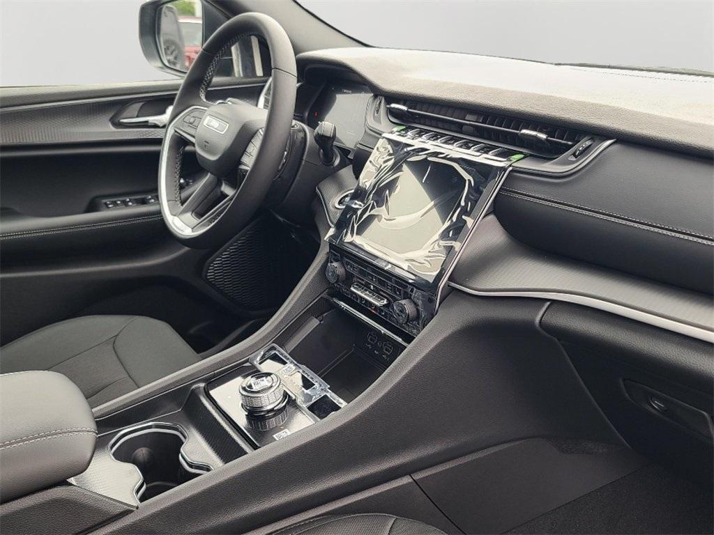 new 2025 Jeep Grand Cherokee car, priced at $38,778