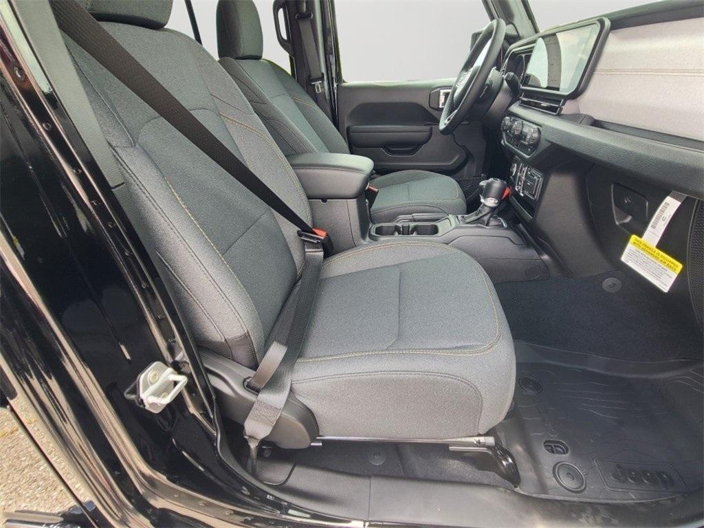 new 2025 Jeep Wrangler car, priced at $45,871