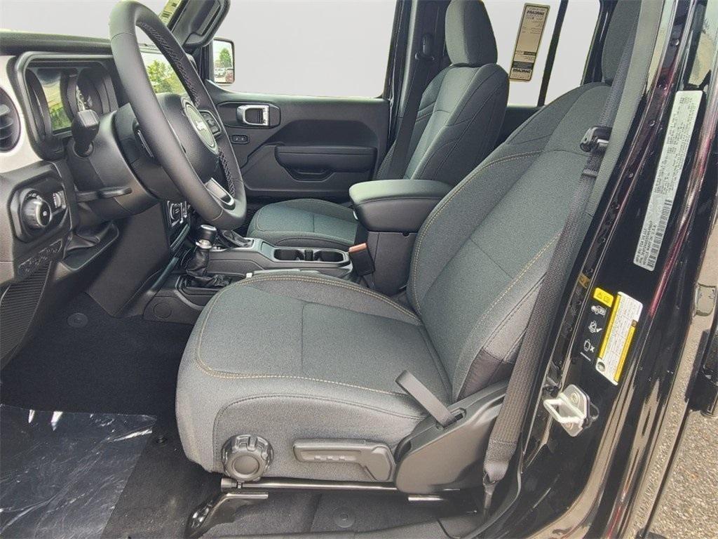 new 2025 Jeep Wrangler car, priced at $45,871