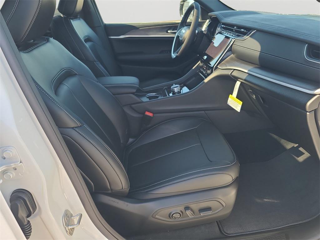 new 2025 Jeep Grand Cherokee car, priced at $43,844