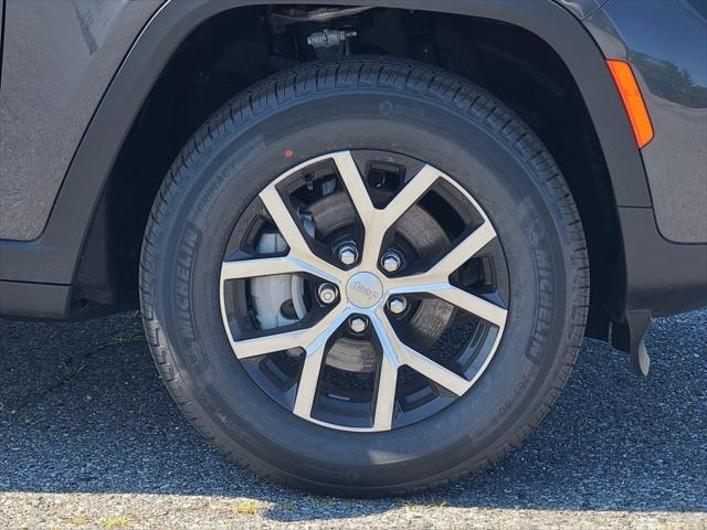 new 2025 Jeep Grand Cherokee car, priced at $44,696
