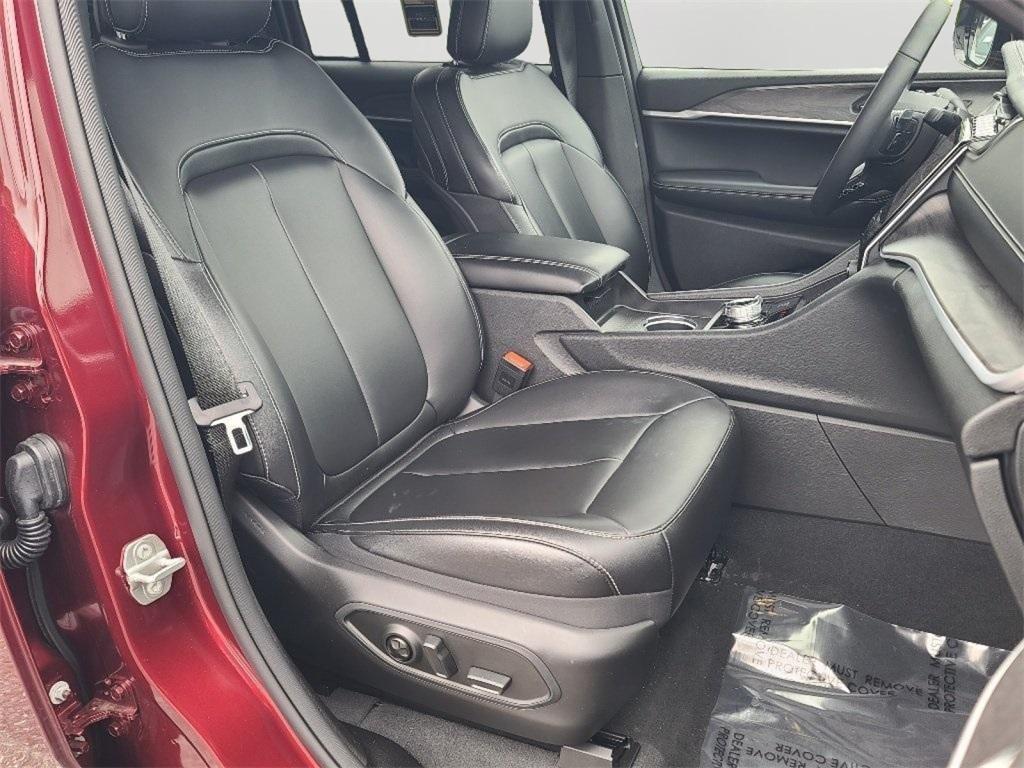 used 2024 Jeep Grand Cherokee car, priced at $35,778