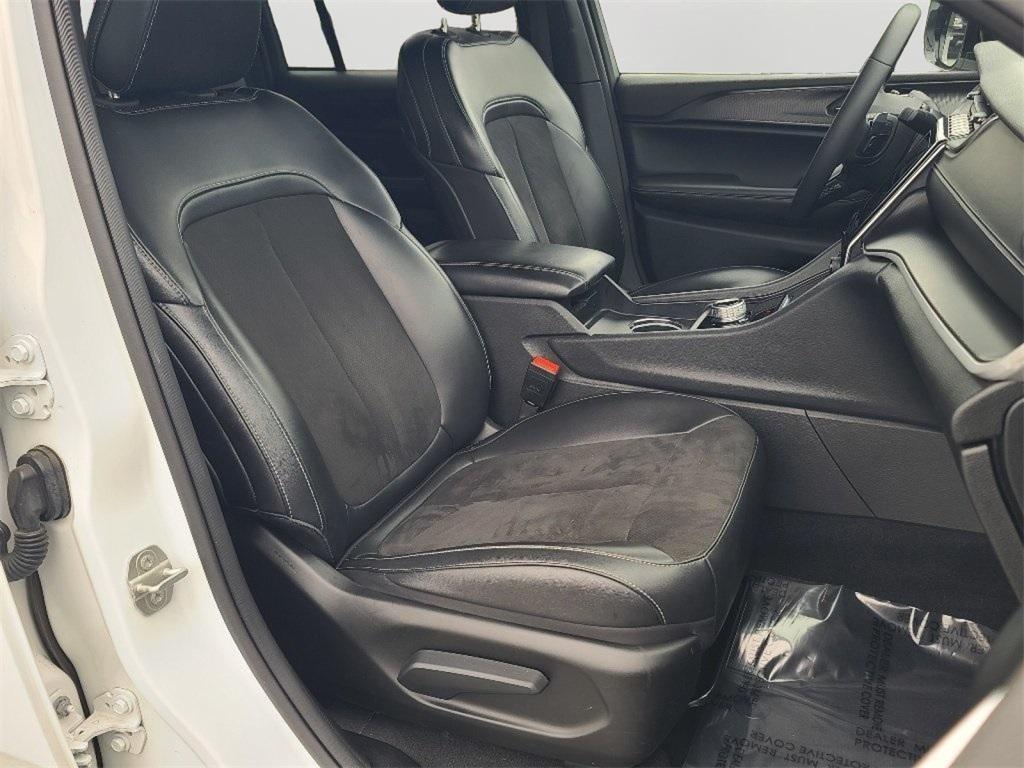 used 2023 Jeep Grand Cherokee car, priced at $25,995