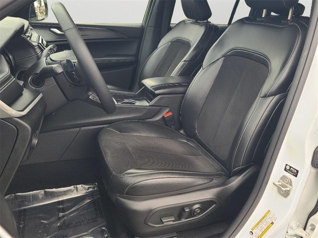 used 2023 Jeep Grand Cherokee car, priced at $25,995