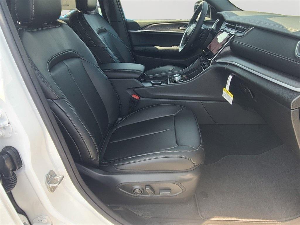new 2025 Jeep Grand Cherokee car, priced at $42,939