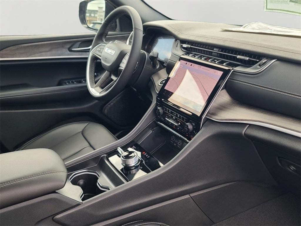 new 2025 Jeep Grand Cherokee L car, priced at $48,431