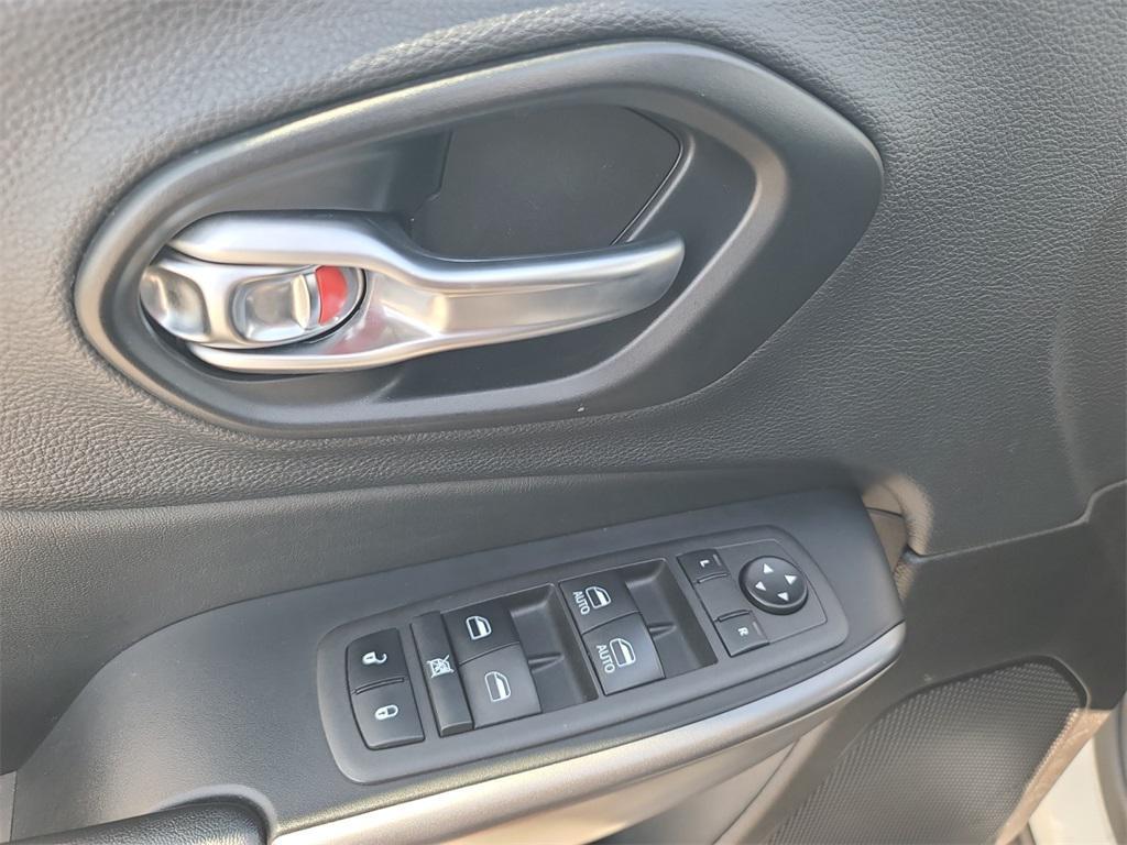 used 2022 Jeep Cherokee car, priced at $20,500