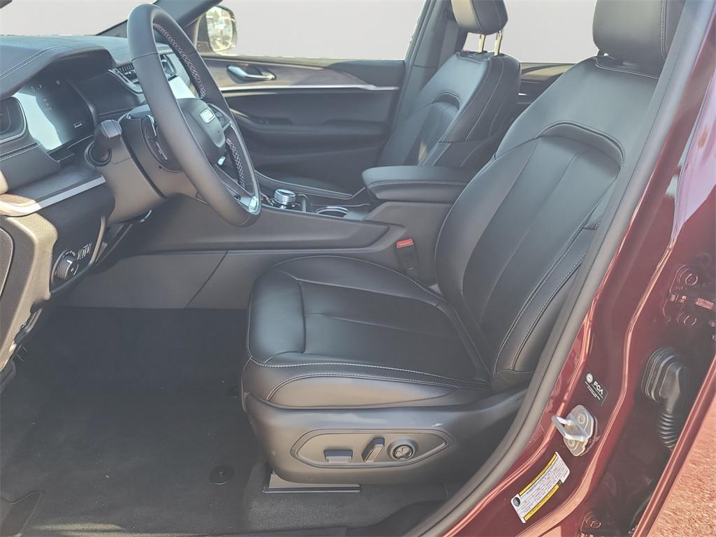 new 2025 Jeep Grand Cherokee car, priced at $46,995