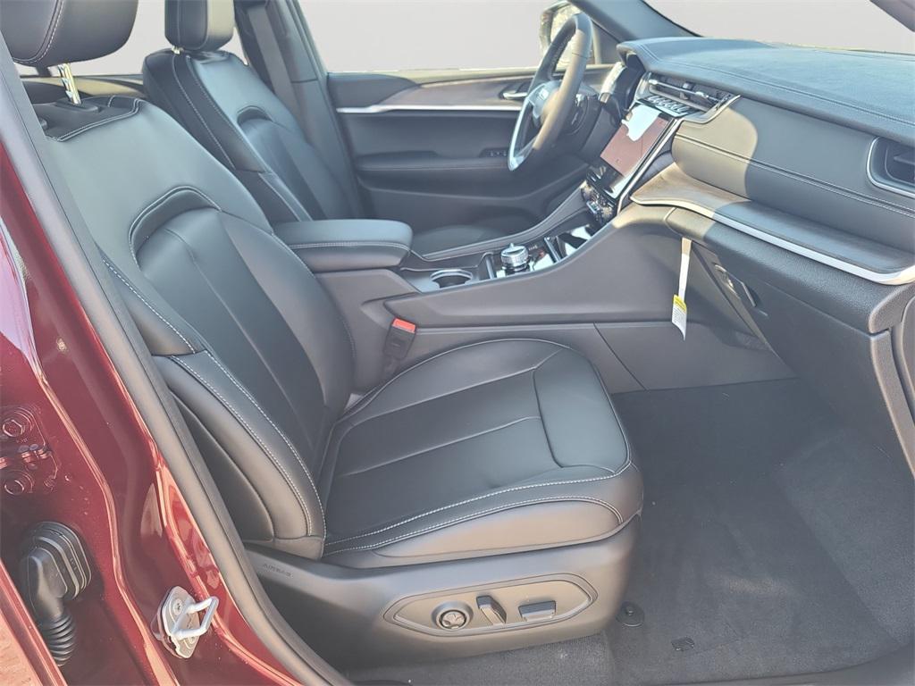 new 2025 Jeep Grand Cherokee car, priced at $46,995