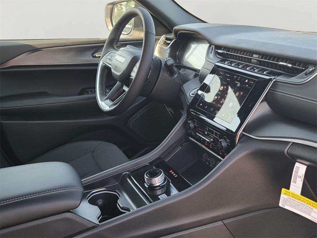 new 2025 Jeep Grand Cherokee car, priced at $34,995