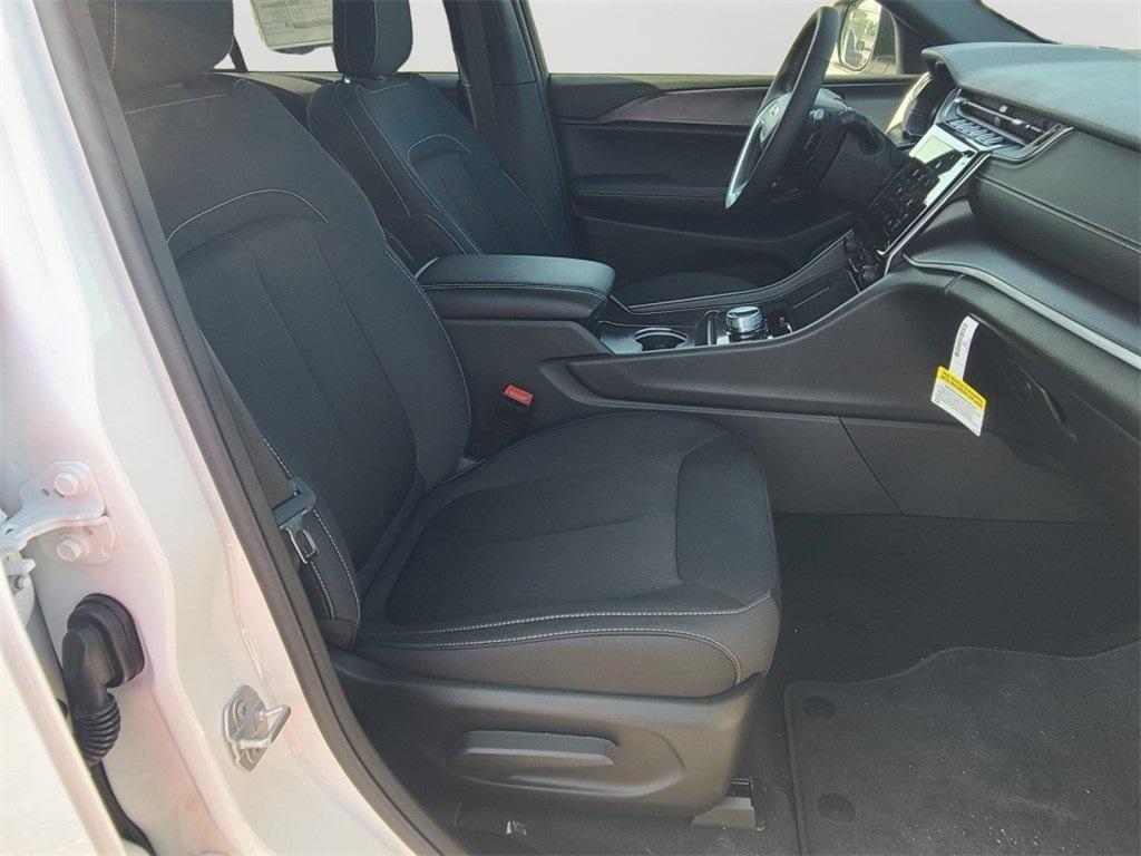 new 2025 Jeep Grand Cherokee car, priced at $34,995