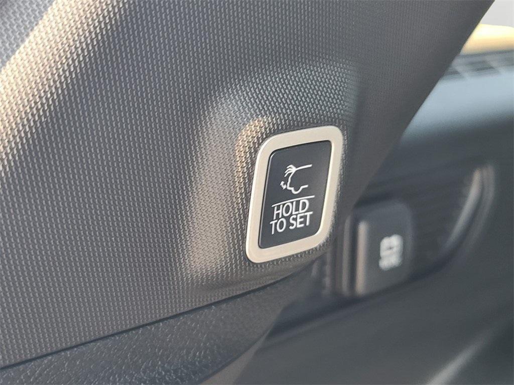 new 2025 Jeep Grand Cherokee car, priced at $34,995