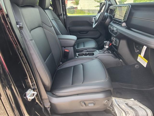 new 2025 Jeep Wrangler car, priced at $53,922