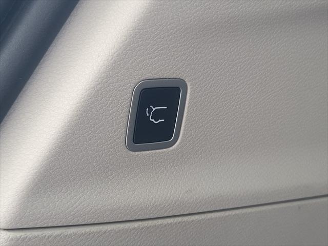 used 2022 Chrysler Pacifica car, priced at $19,121
