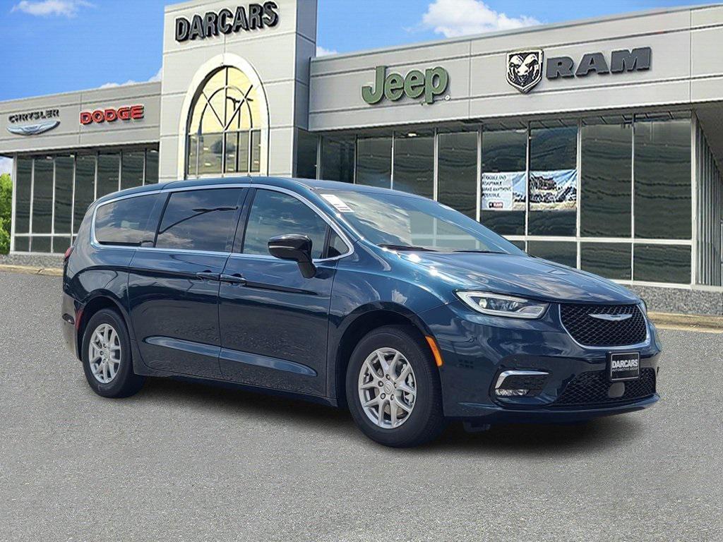 new 2025 Chrysler Pacifica car, priced at $42,194