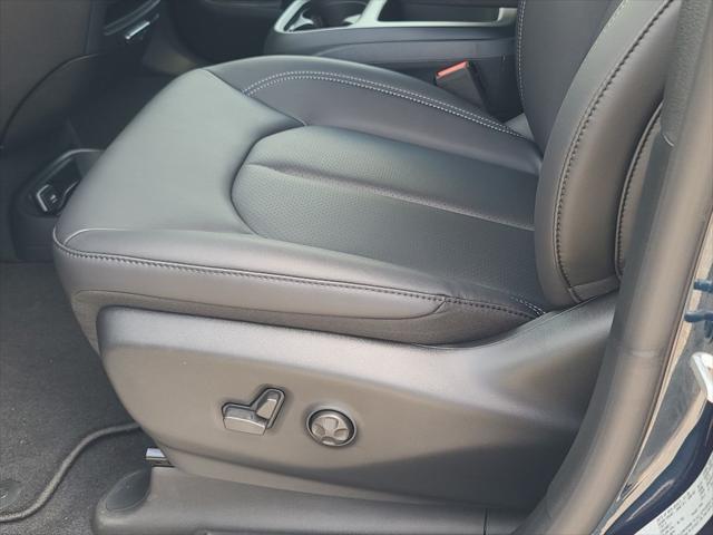 new 2025 Chrysler Pacifica car, priced at $43,114