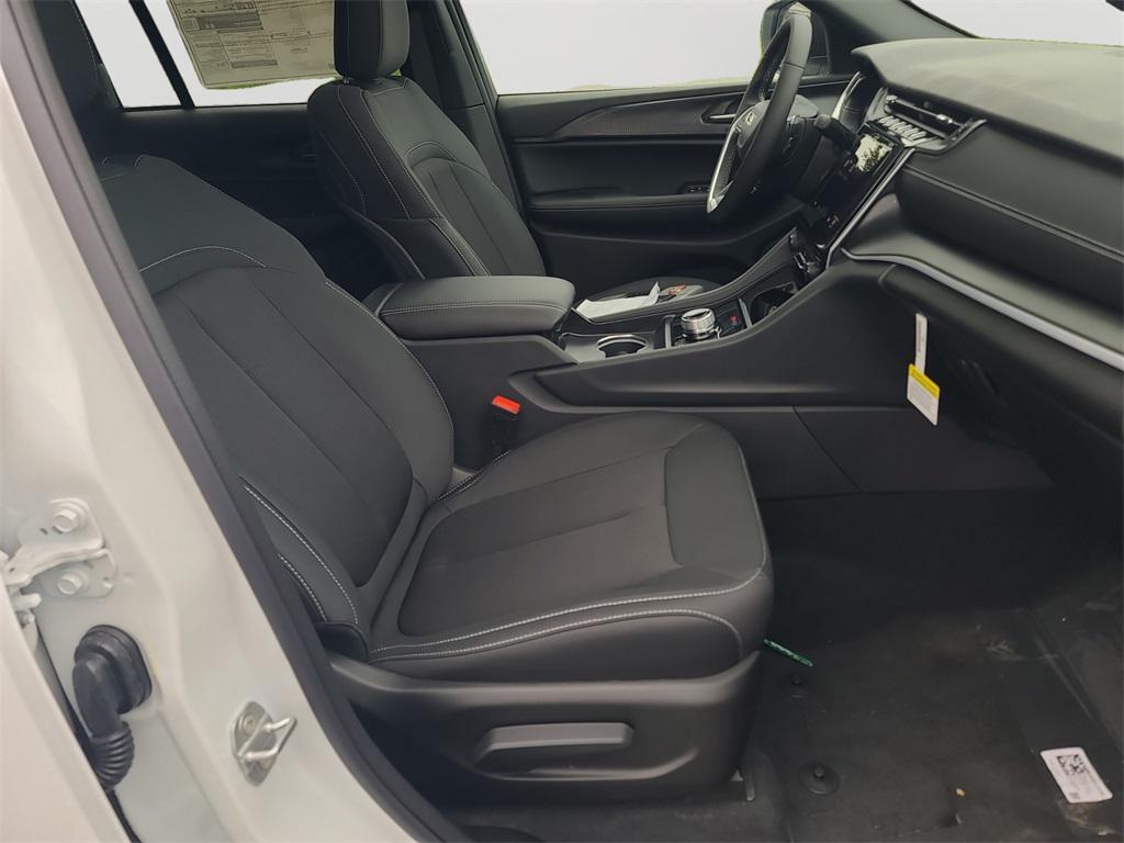 new 2025 Jeep Grand Cherokee car, priced at $38,258