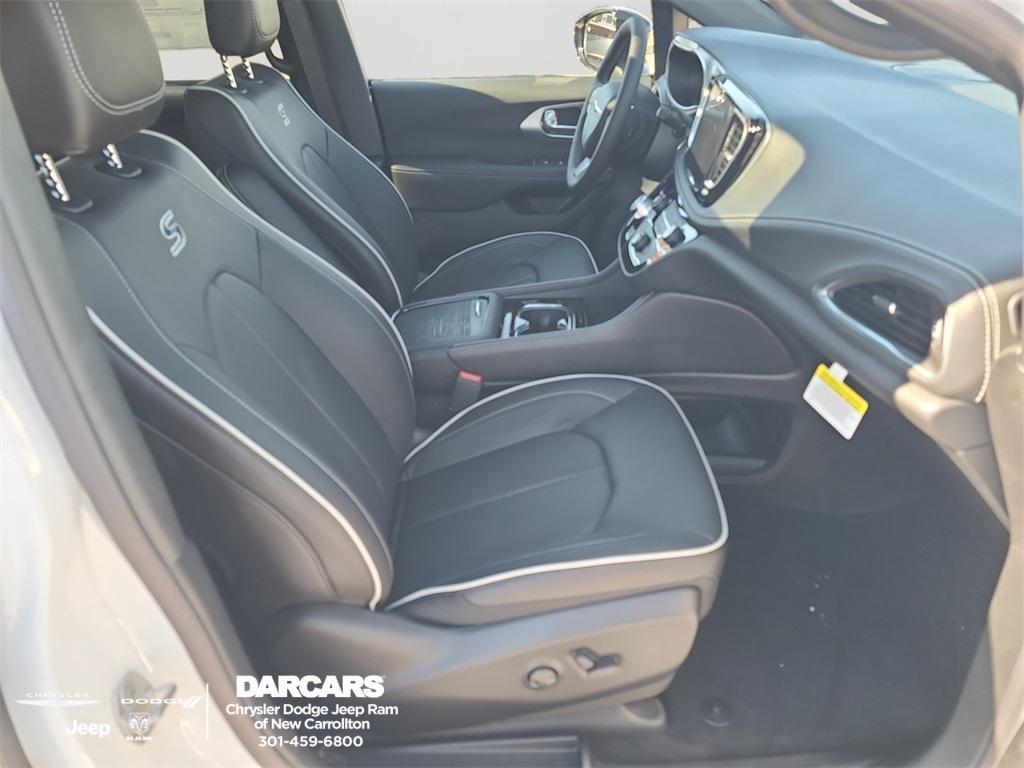 new 2026 Chrysler Pacifica car, priced at $54,985