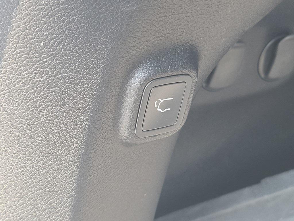 used 2022 Jeep Cherokee car, priced at $25,500