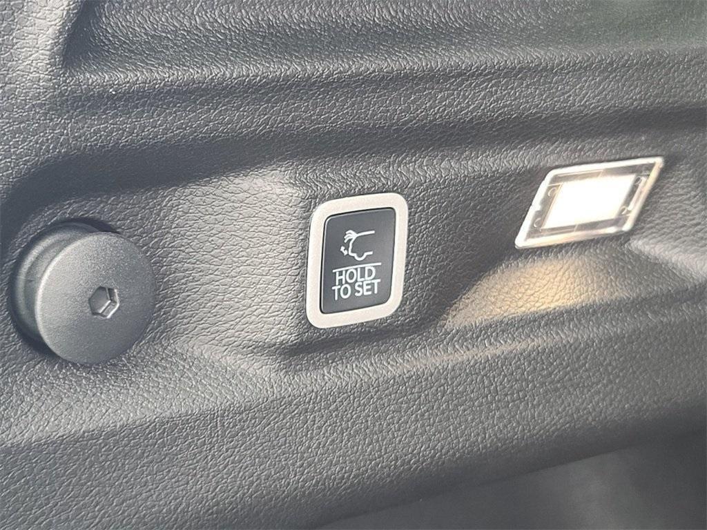 new 2025 Jeep Grand Cherokee L car, priced at $40,954
