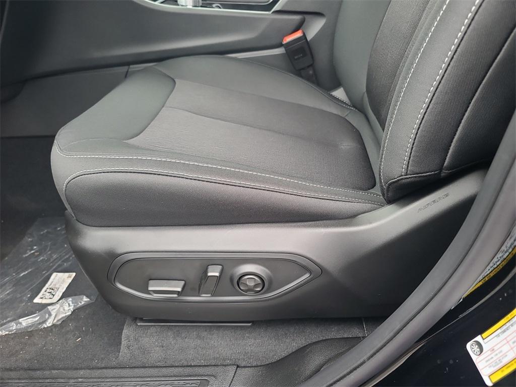 new 2025 Jeep Grand Cherokee car, priced at $38,906