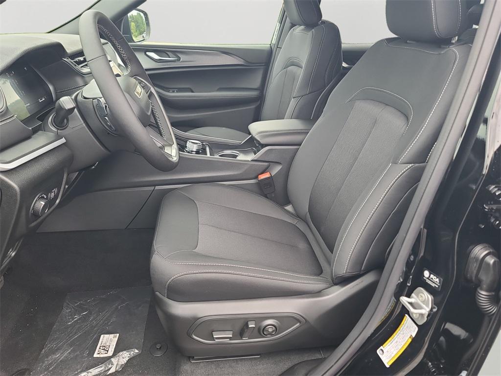 new 2025 Jeep Grand Cherokee car, priced at $38,906