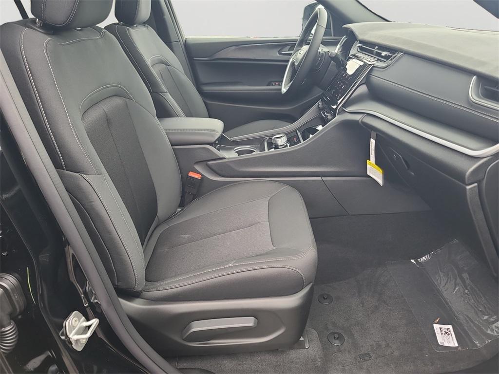 new 2025 Jeep Grand Cherokee car, priced at $38,906