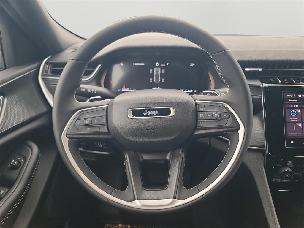 new 2025 Jeep Grand Cherokee car, priced at $38,906