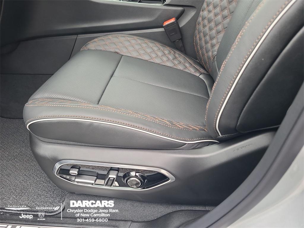 new 2025 Jeep Grand Cherokee car, priced at $58,500