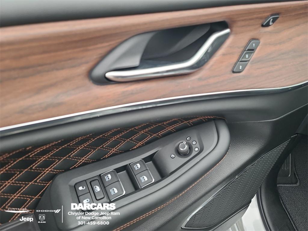 new 2025 Jeep Grand Cherokee car, priced at $58,500