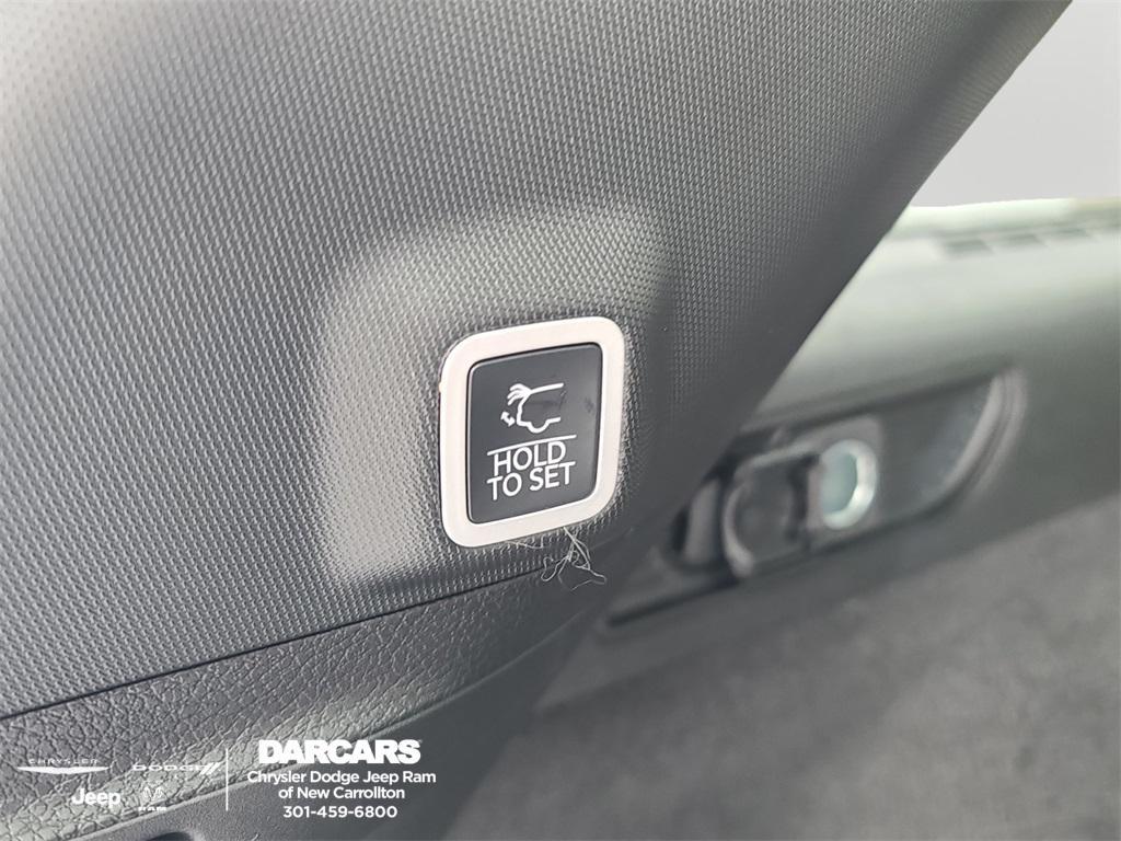 new 2025 Jeep Grand Cherokee car, priced at $58,500