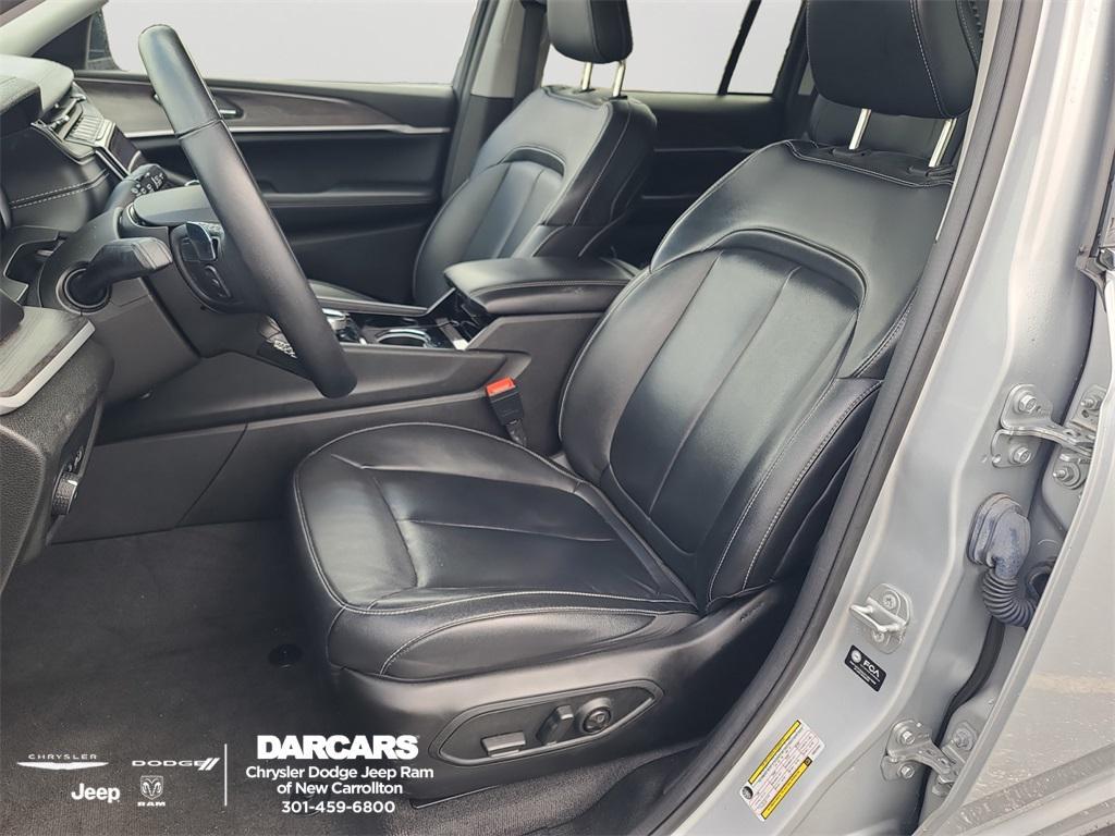 used 2022 Jeep Grand Cherokee car, priced at $29,279