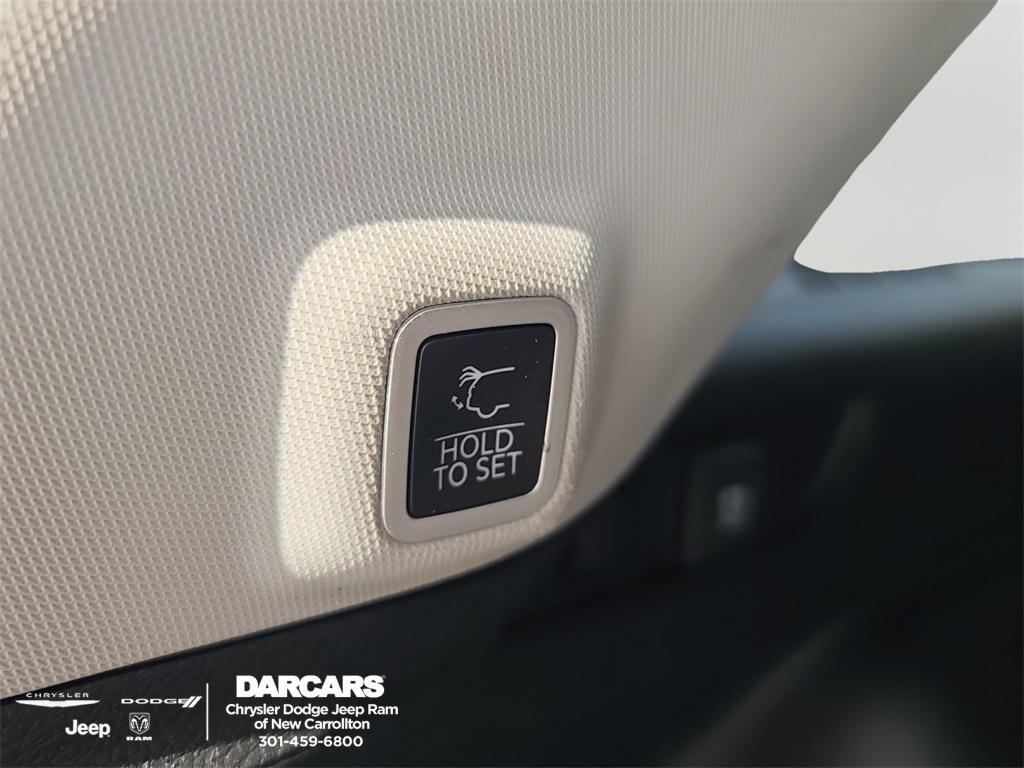 used 2022 Jeep Grand Cherokee car, priced at $29,279