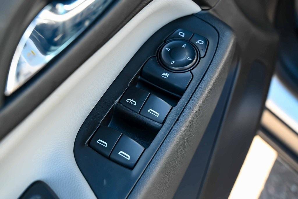 used 2020 Chevrolet Equinox car, priced at $19,255
