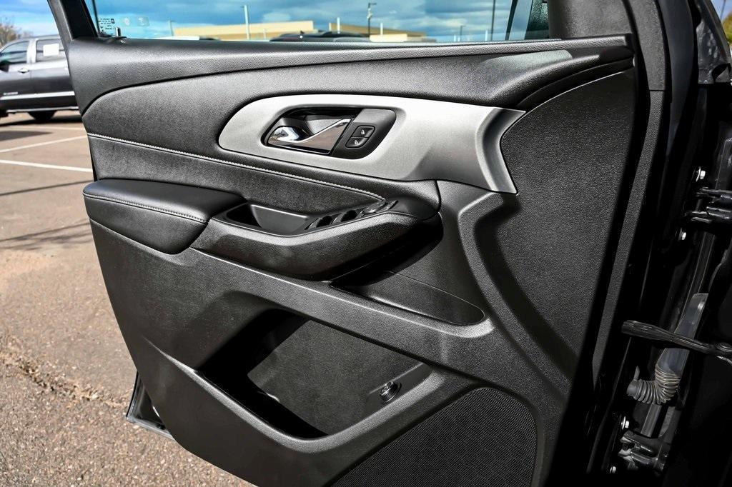 used 2022 Chevrolet Traverse car, priced at $26,227