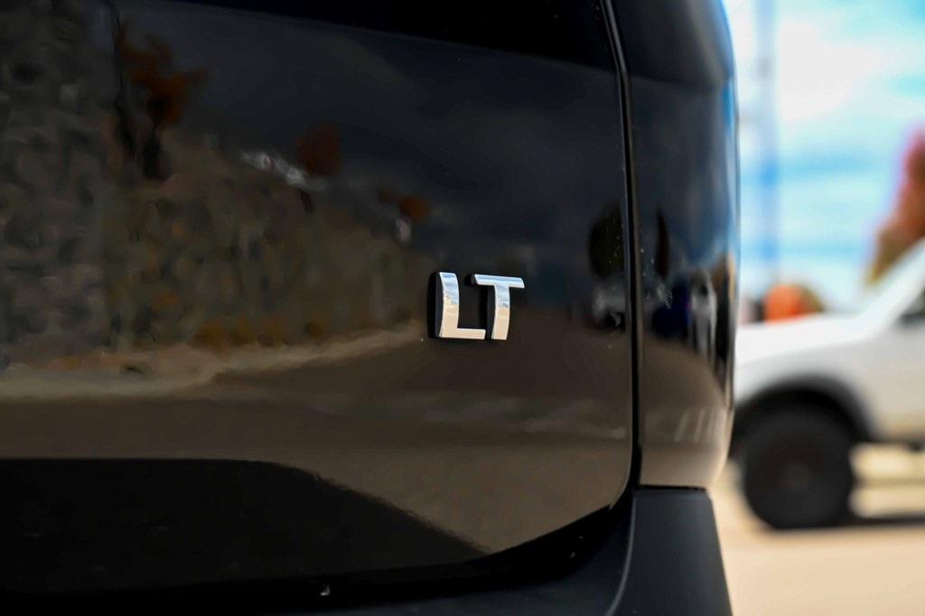 used 2022 Chevrolet Traverse car, priced at $26,227