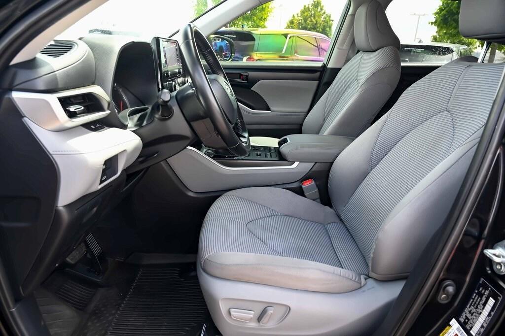 used 2021 Toyota Highlander car, priced at $26,233