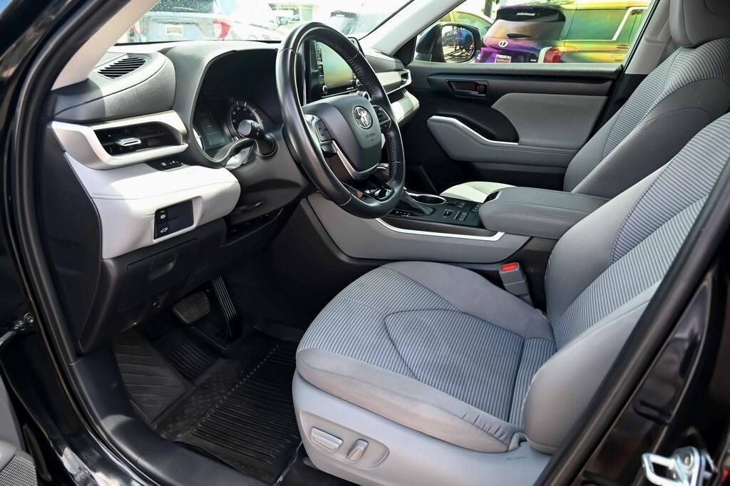 used 2021 Toyota Highlander car, priced at $26,233