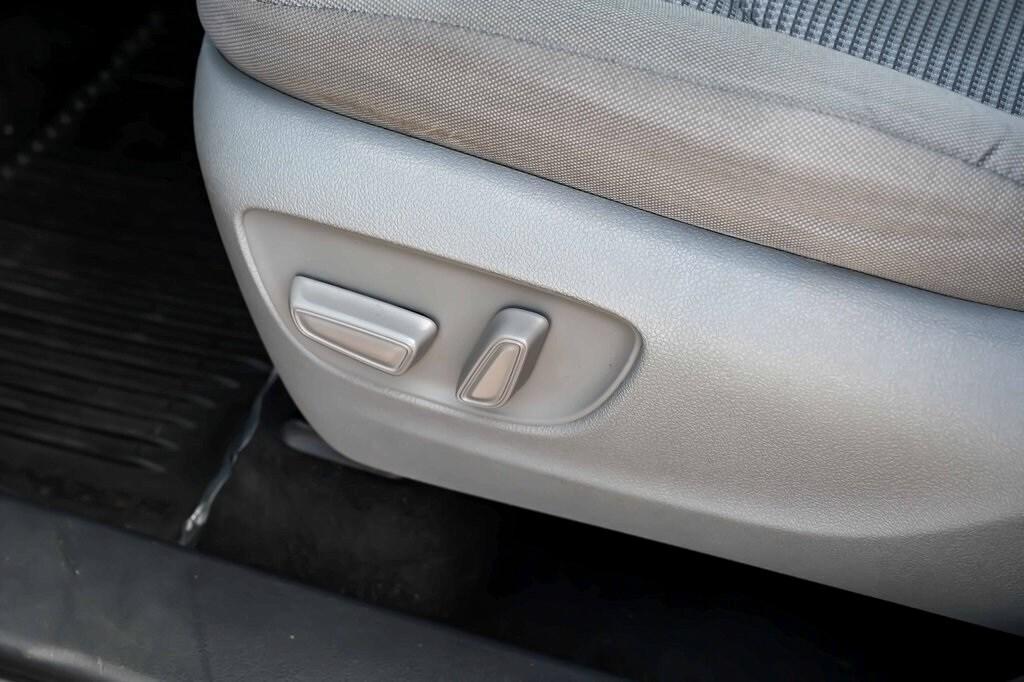 used 2021 Toyota Highlander car, priced at $26,233