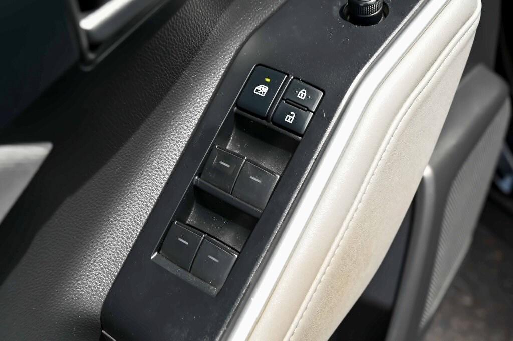 used 2021 Toyota Highlander car, priced at $26,233