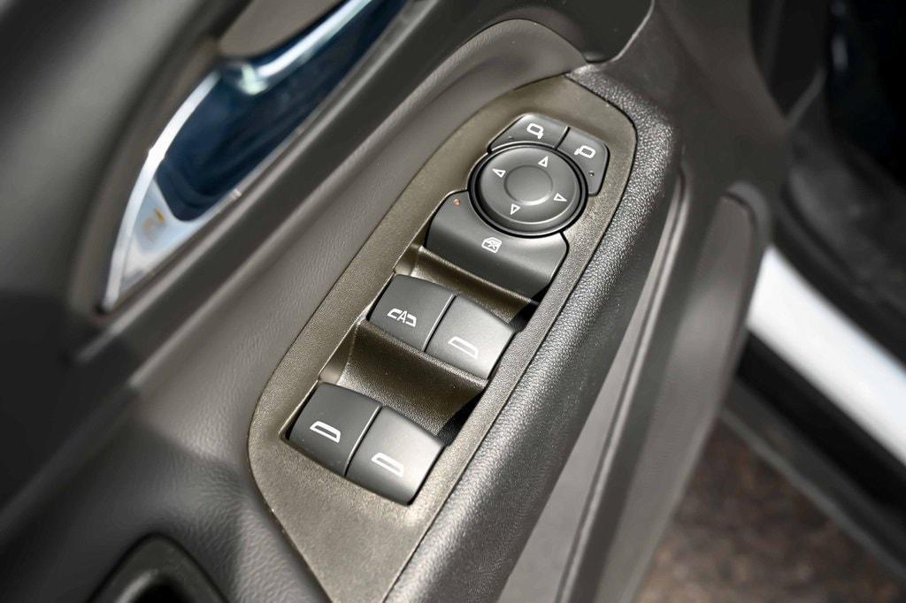 used 2023 Chevrolet Equinox car, priced at $21,185