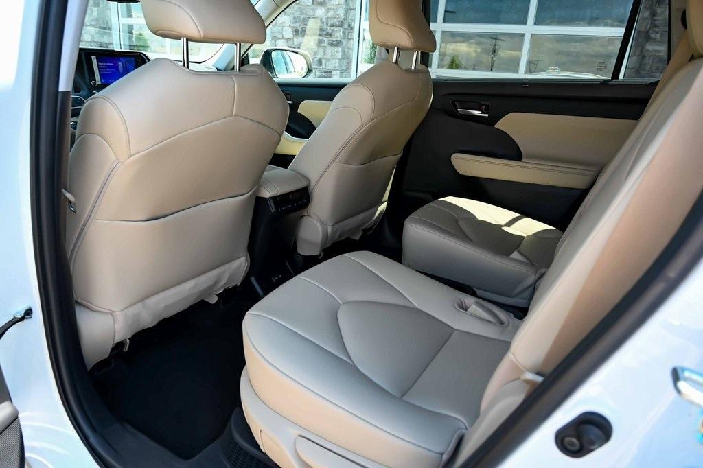 used 2023 Toyota Highlander Hybrid car, priced at $44,799