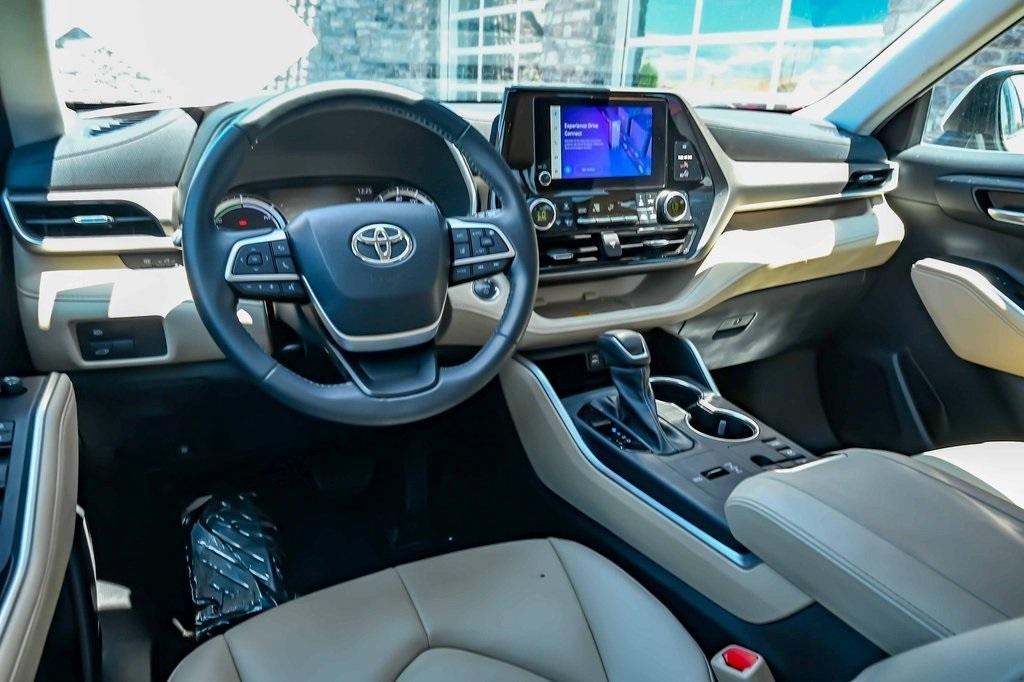 used 2023 Toyota Highlander Hybrid car, priced at $44,799