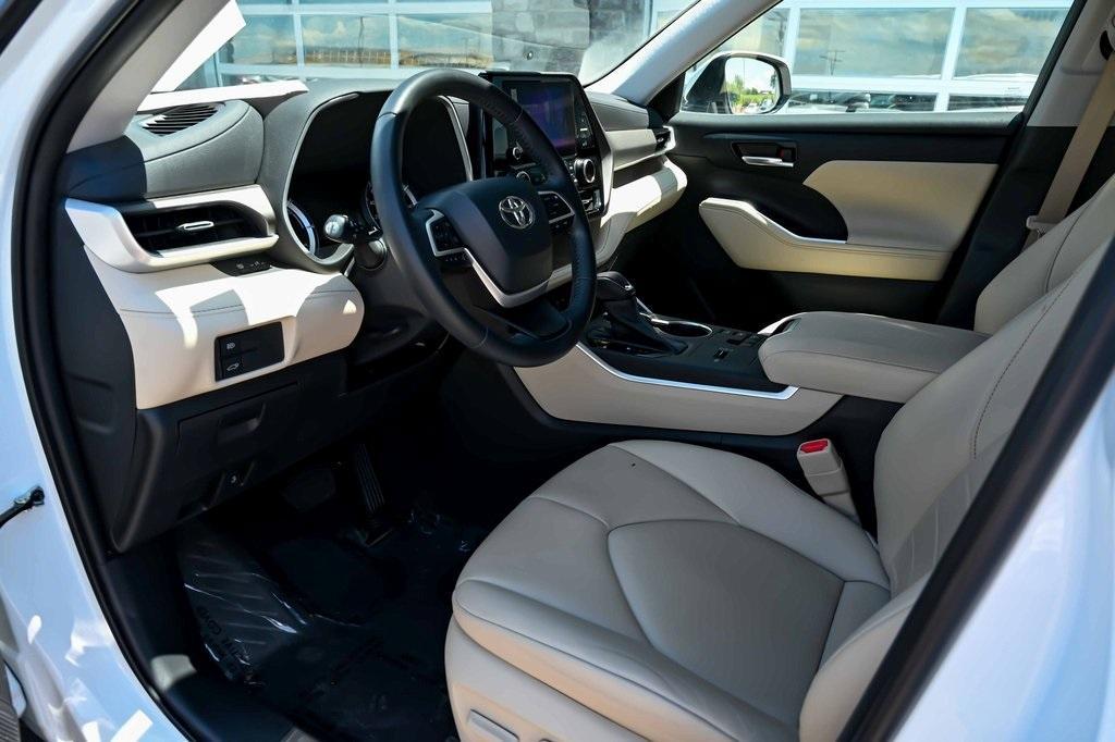 used 2023 Toyota Highlander Hybrid car, priced at $44,799