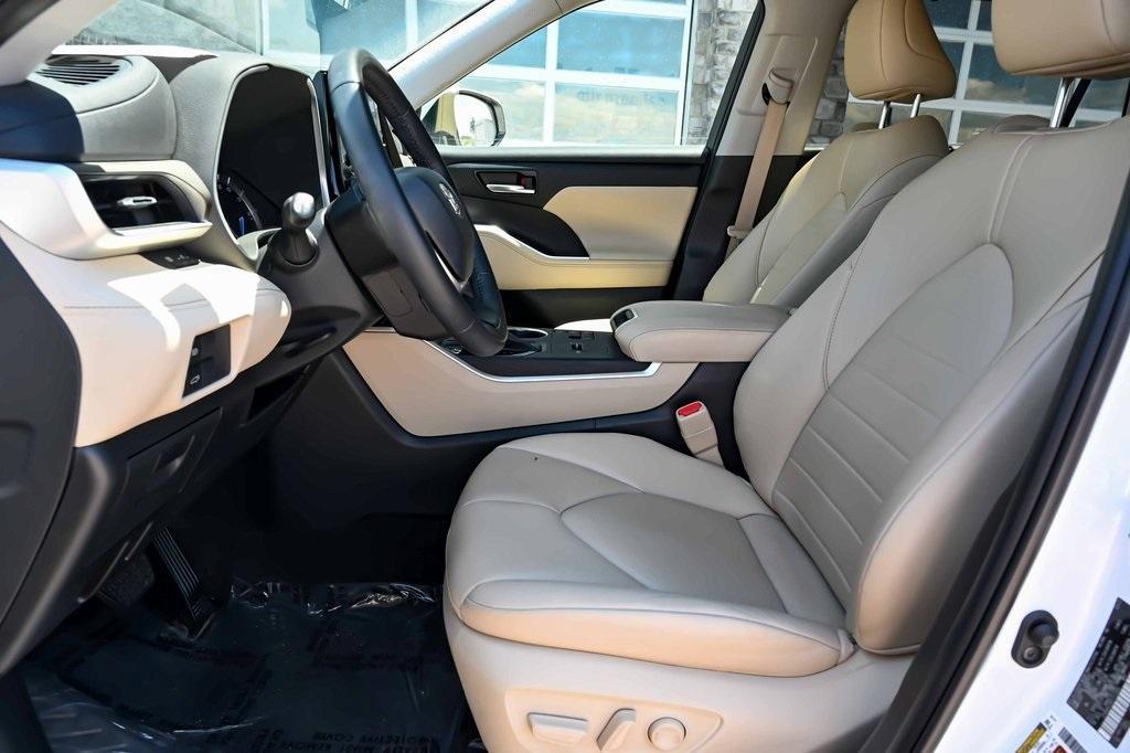 used 2023 Toyota Highlander Hybrid car, priced at $44,799